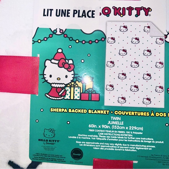 Hello Kitty Christmas Blanket - Picture 4 of 5